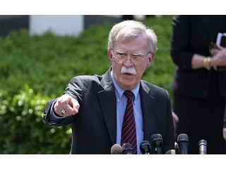 Лукашенко склоняют к измене