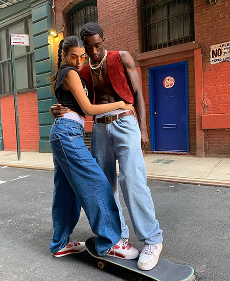 Дочь Ивана Урганта Эрика устроила фотосессию с бойфрендом на улицах Нью-Йорка Дочь Ивана Урганта Эрика устроила фотосессию с бойфрендом на улицах Нью-Йорка Звездные пары