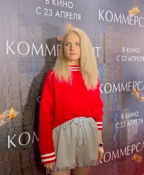 Аглая Тарасова, Александр Петров с женой, Сергей Бурунов и Елизавета Базыкина посетили премьеру фильма 