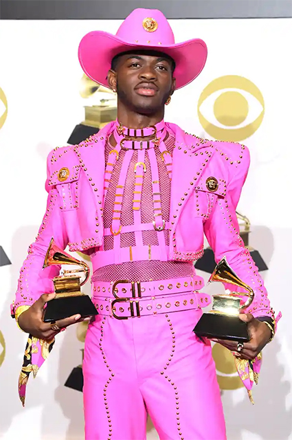 Тверк у Сатаны: реакция и мемы на скандальное видео рэпера Lil Nas X, которое обсуждают все видео, рэпера, MSCHF, который, рэпер, герой, также, написал, жизнь, своей, клипа, обувь, публику, активно, обещали, новый, которые, сцена, Бренд, музыканта