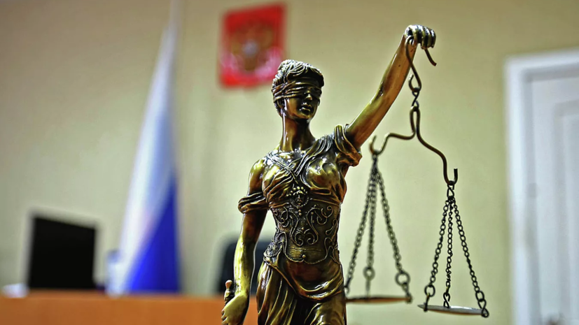 Суд оштрафовал на 20 тысяч рублей американку за выгул телёнка на Красной площади