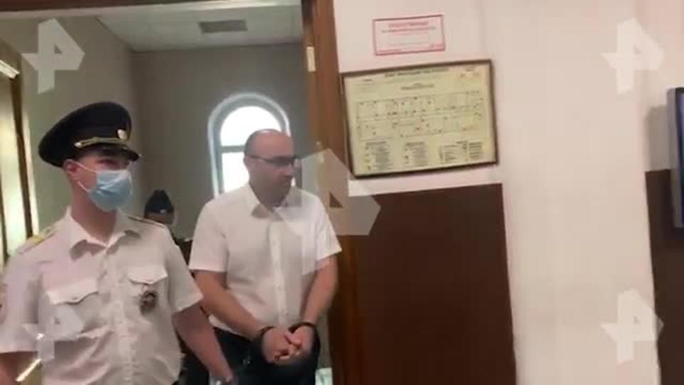 Суд арестовал сотрудника ГСУ СК, задержанного по делу о крупной взятке