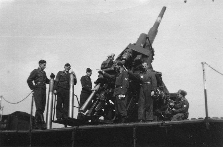 Использование трофейных немецких 105 и 128-мм зенитных орудий оружие