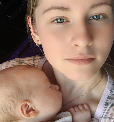 Юлия Липницкая поделилась серией фотографий дочери по случаю особенной даты Дети,Дети знаменитостей