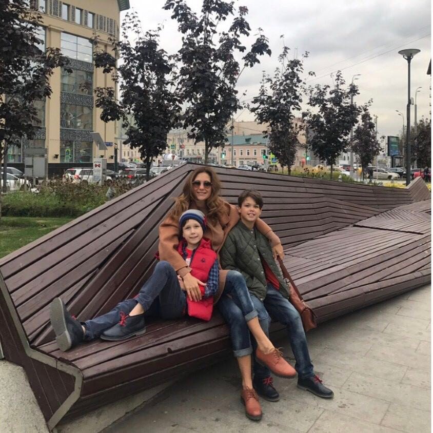aktrisa-katya-klimova-pokazala-svoyu-krasotku-mamu_007