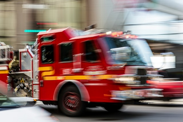 В ночном пожаре в «трешке» на Загребском пострадали двое