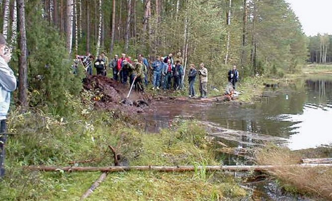 Странные следы у озера привели мальчика к невероятной находке