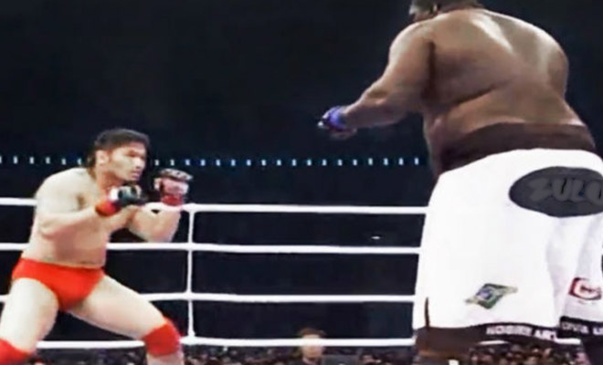 ММА-профи беспомощен против человека-горы