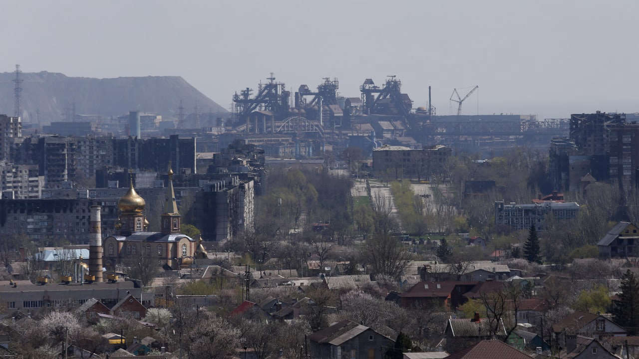 Очевидица: украинские военные «эвакуировали» гражданских из бункеров «Азовстали» для картинки