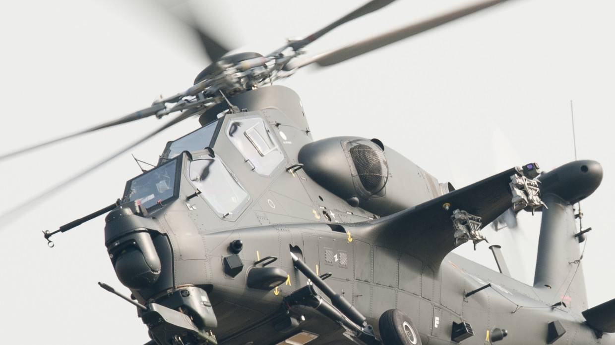 Вертолет с тремя членами экипажа рухнул на севере Израиля