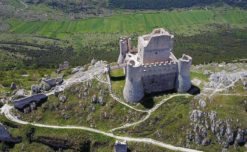 Ещё один замок на скале: Рокка-Каласио Ещё один замок на скале: Рокка-Каласио история