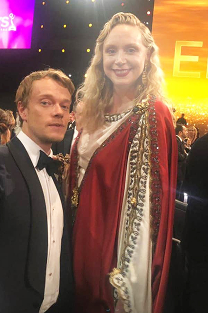 Сборы на церемонию и веселые селфи: вспоминаем "Эмми-2019" по Instagram-снимкам звезд Хроника