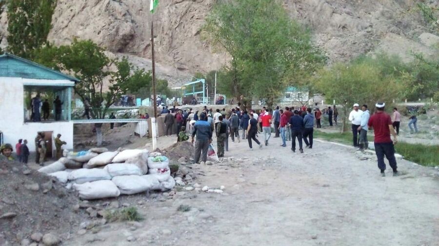 Конфликт на киргизско-таджикской границе: предлагается не играть с войной Конфликт на киргизско-таджикской границе: предлагается не играть с войной геополитика