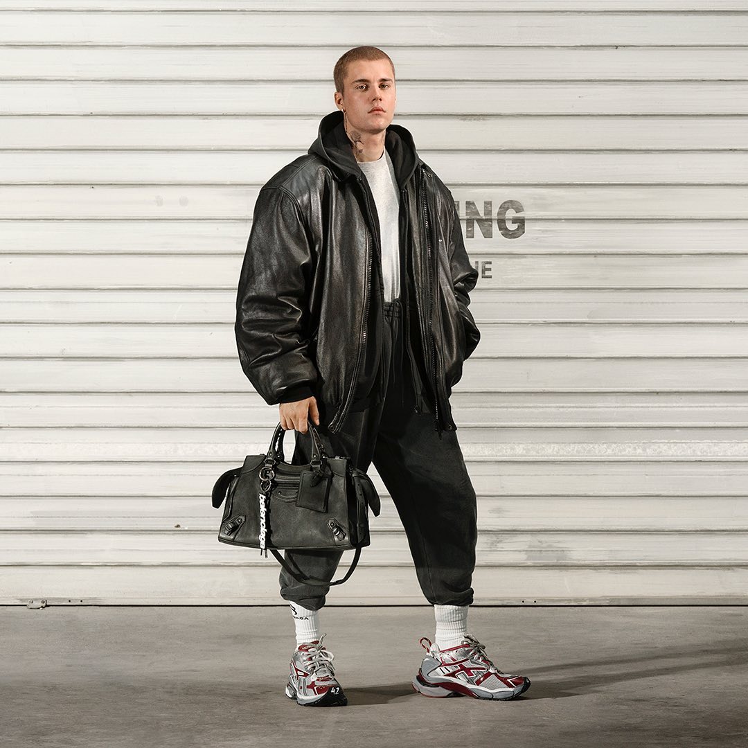 Джастин Бибер в лукбуке коллекции Balenciaga осень-зима 2021