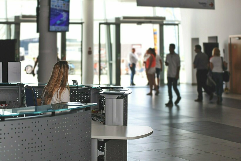 Не стоит шутить с сотрудниками аэропорта. Фото: Photo Mix/pixabay.com