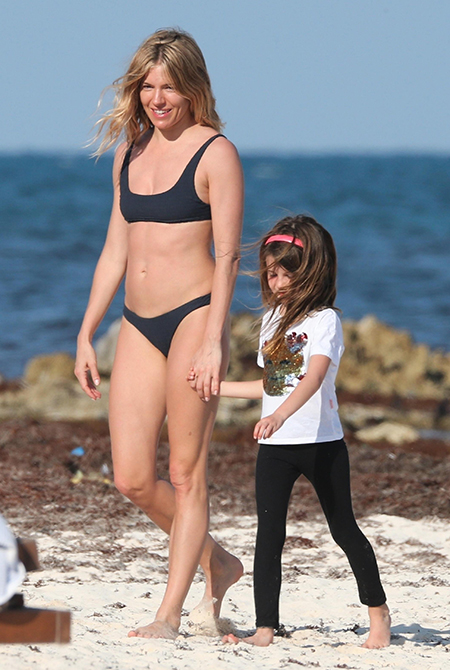 Сиенна Миллер рассталась с бойфрендом Лукасом Цвирнером после года отношений Сиенна Миллер рассталась с бойфрендом Лукасом Цвирнером после года отношений Звезды,Звездные пары