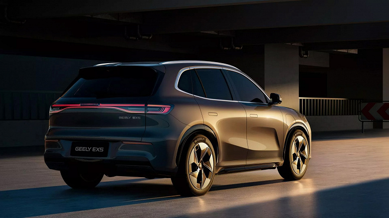Новейший кроссовер Geely с 218-сильным мотором и топовым оснащением — всего 1,95 млн рублей. В Белоруссии стартовали продажи Geely EX5, он в два раза дешевле, чем в России