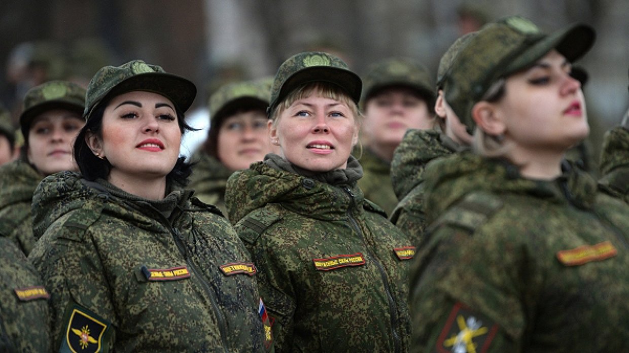 Группу в будут призывать. Женщины военные. Женщины в армии. Женщины солдаты России. Женщины в Российской армии.