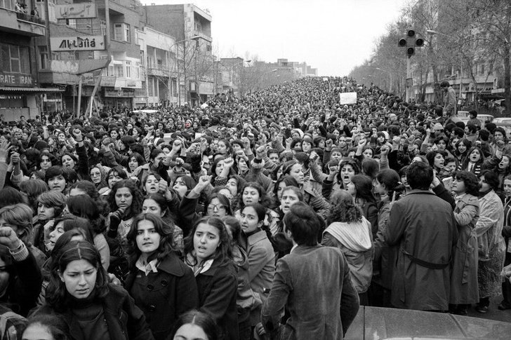 15. Протест женщин против принудительного ношения хиджаба после революции, Иран, 1979 год. архив, война, история, тайна, факты, фото