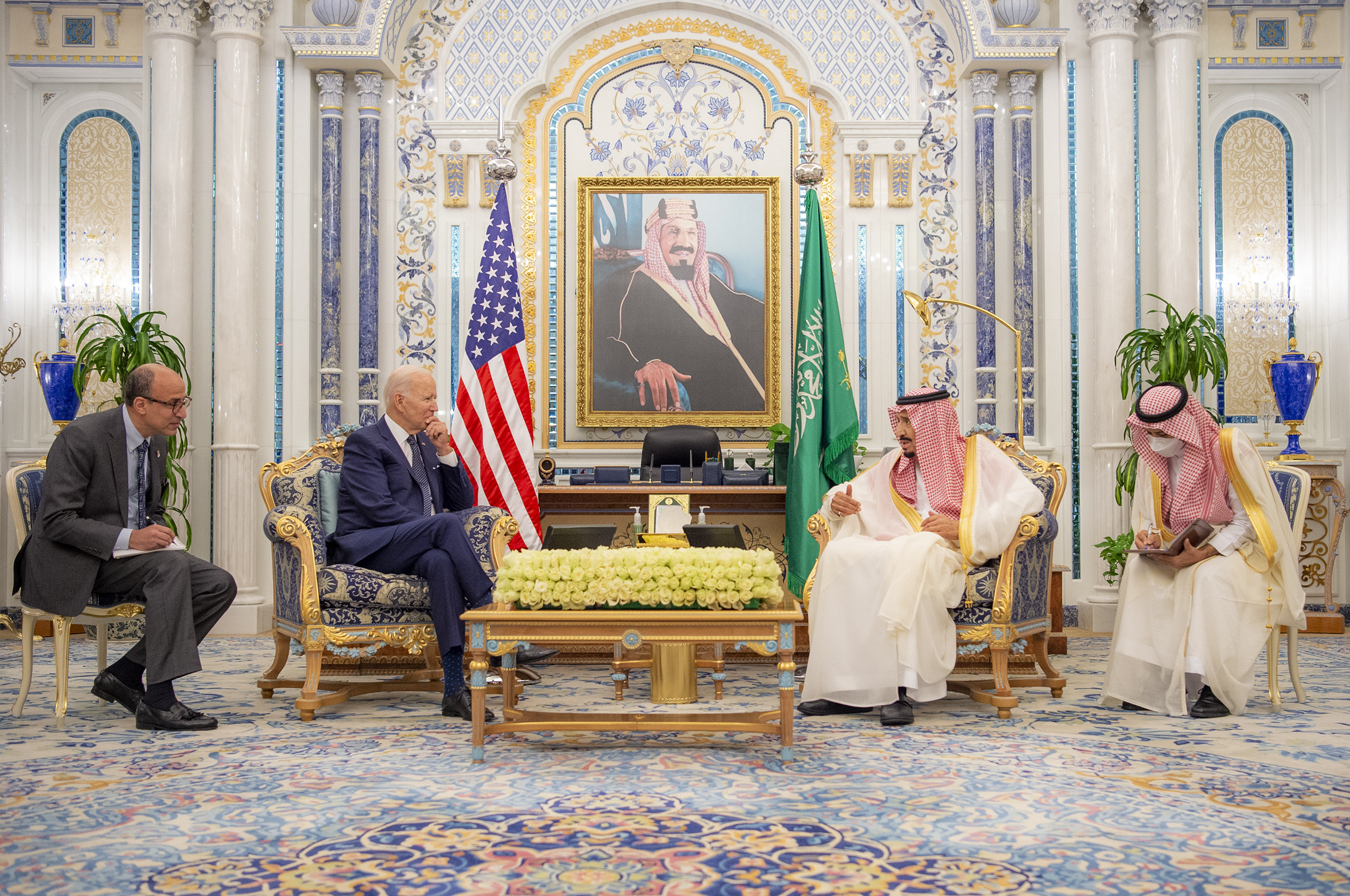 Ураза в саудовской аравии 2024. Байден и принц Саудовской Аравии. Наследный принц Саудовской Аравии и Байден.