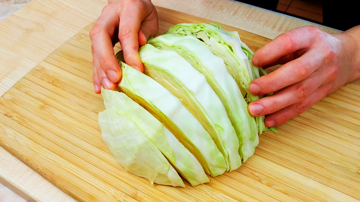 Как вкусно приготовить обычную капусту на ужин: быстро и бюджетно выходит