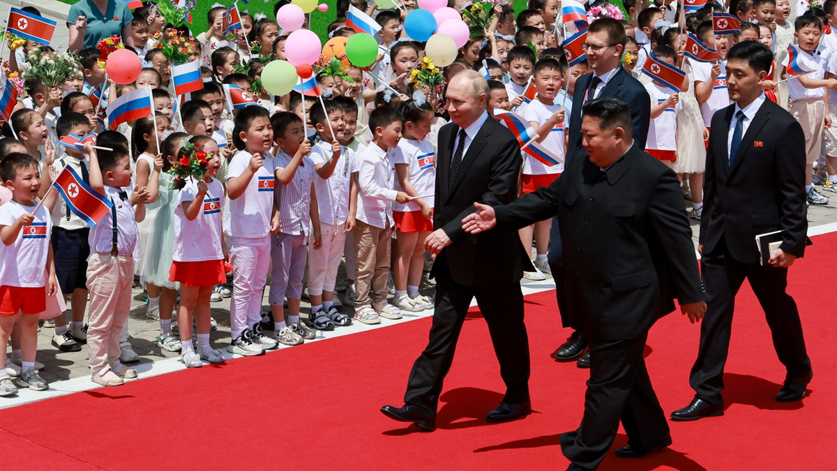 Визит Владимира Путина в Северную Корею можно без лишнего пафоса назвать триумфальным.-3