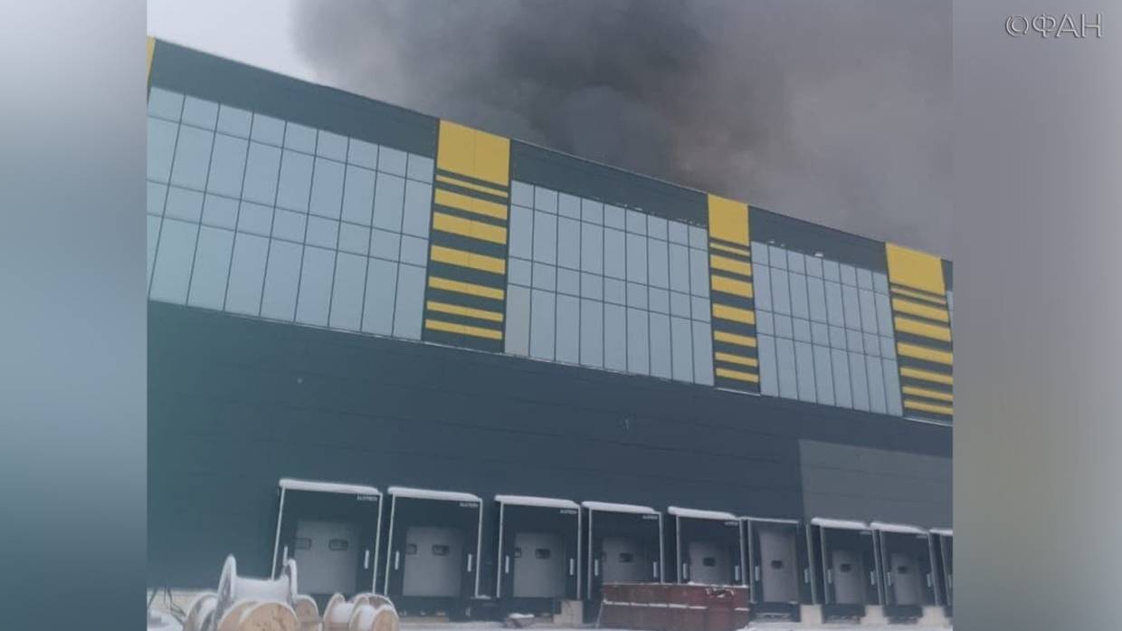 Спасатели нашли тело рабочего после пожара на складе в Истре