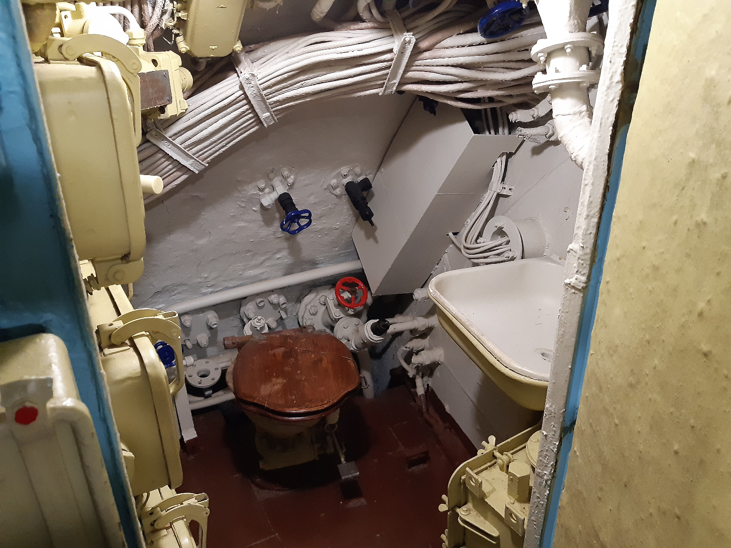 Три выходных дня на Вологодчине - окунуться в историю, побродить по деревням, побывать в чреве подводной лодки. Три выходных дня на Вологодчине - окунуться в историю, побродить по деревням, побывать в чреве подводной лодки.