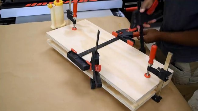 Легкие настенные полки со скрытой подвеской Легкие настенные полки со скрытой подвеской