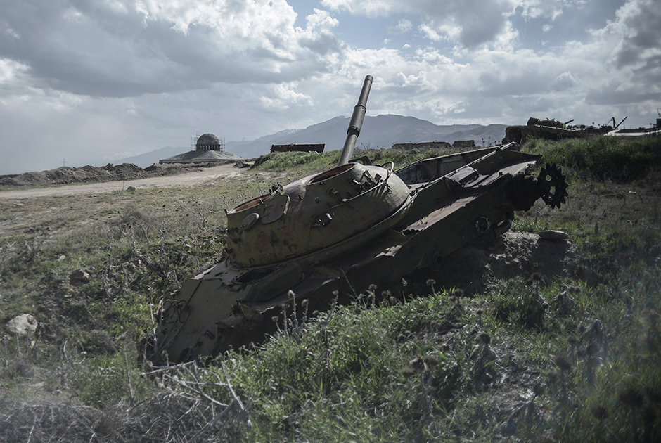 Разбитая советская военная техника на перевале Саланг в Афганистане, 2013 год