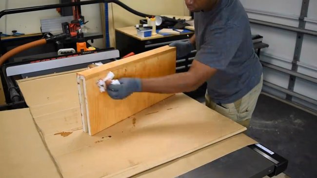 Легкие настенные полки со скрытой подвеской Легкие настенные полки со скрытой подвеской