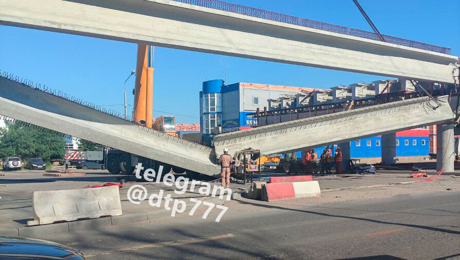 По факту падения балки во время строительства эстакады в ТиНАО проведут проверку