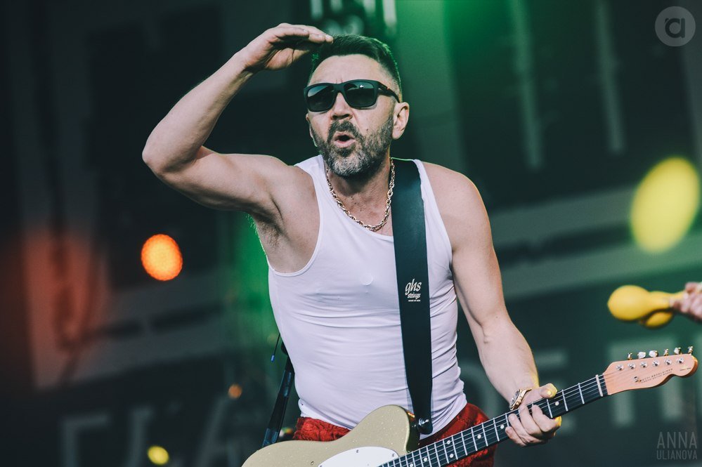 Шнуров матерными стихами вступился за обиженную украинцами Наташу Королеву