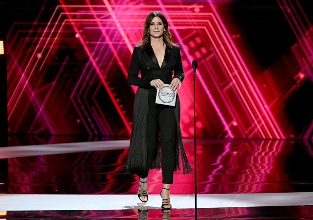Сандра Баллок, Сиара с мужем и другие на церемонии вручения спортивной премии The ESPYS Звезды,Красная дорожка