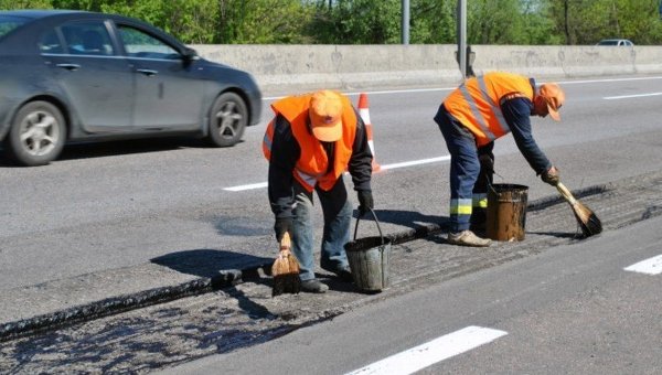 «Обещалка» от Гройсмана: через 3-5 лет украинцы будут ездить по качественным и новым дорогам