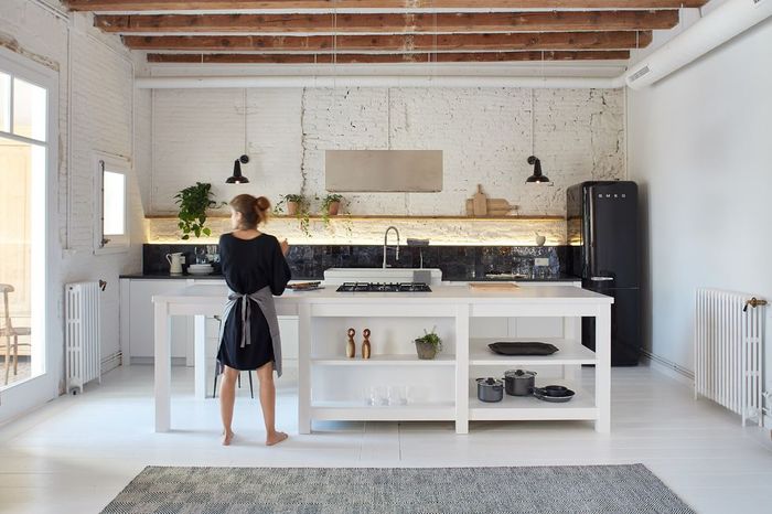 Очаровательная современная квартира с винтажными фактурными акцентами винтаж