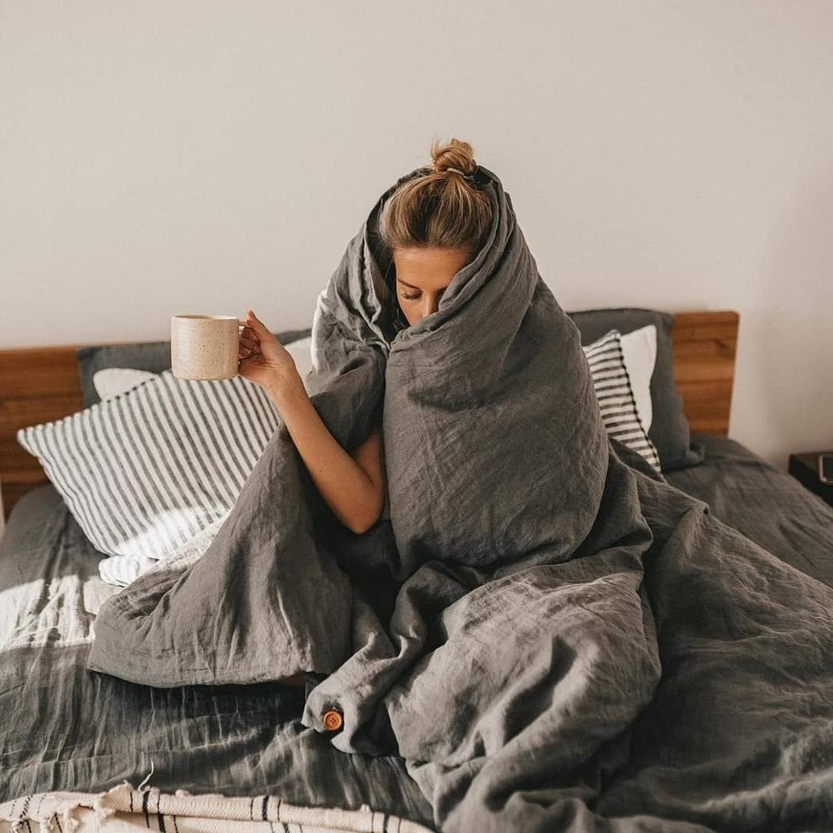 Как нельзя ставить кровать: напротив зеркала и еще 5 частых ошибок кровать, кровати, взрослых, напротив, может, лучше, будет, кроватью, слишком, чтобы, вызывают, часов, спальне, воздуха, касается, всего, непосредственно, двери, изголовьем, детей