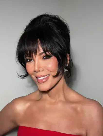 Крис Дженнер, по слухам, недовольна своей подтяжкой лица — эффект оказался недолговечным Дженнер, ДженнерКрис, результат, подтяжку, тысяч, потому, повторную, сделать, хочет, выглядеть, ровесницей, своих, 70летняя, старших, дочерей, считали, Впрочем, нашлись, раскритиковал, работу