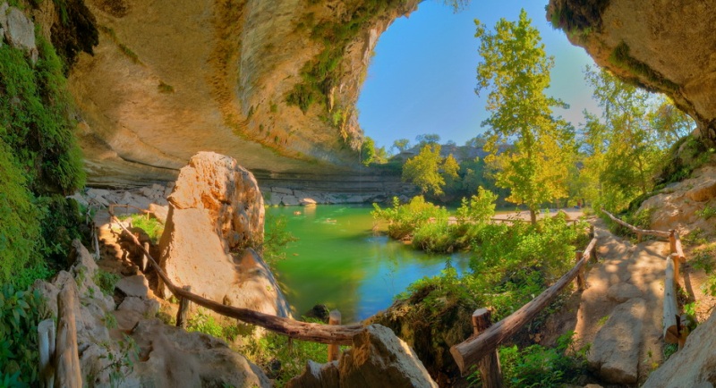 Озеро Гамильтон Пул (Техас, США). Фото / Hamilton Pool photo