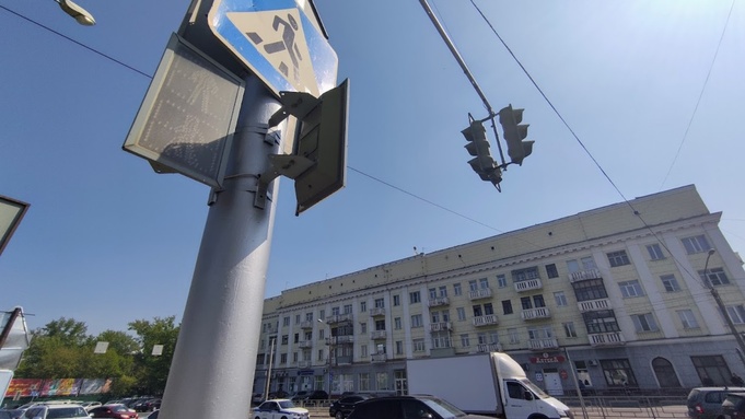 12 новых умных светофоров появится в Барнауле на проспекте Ленина. Где именно?