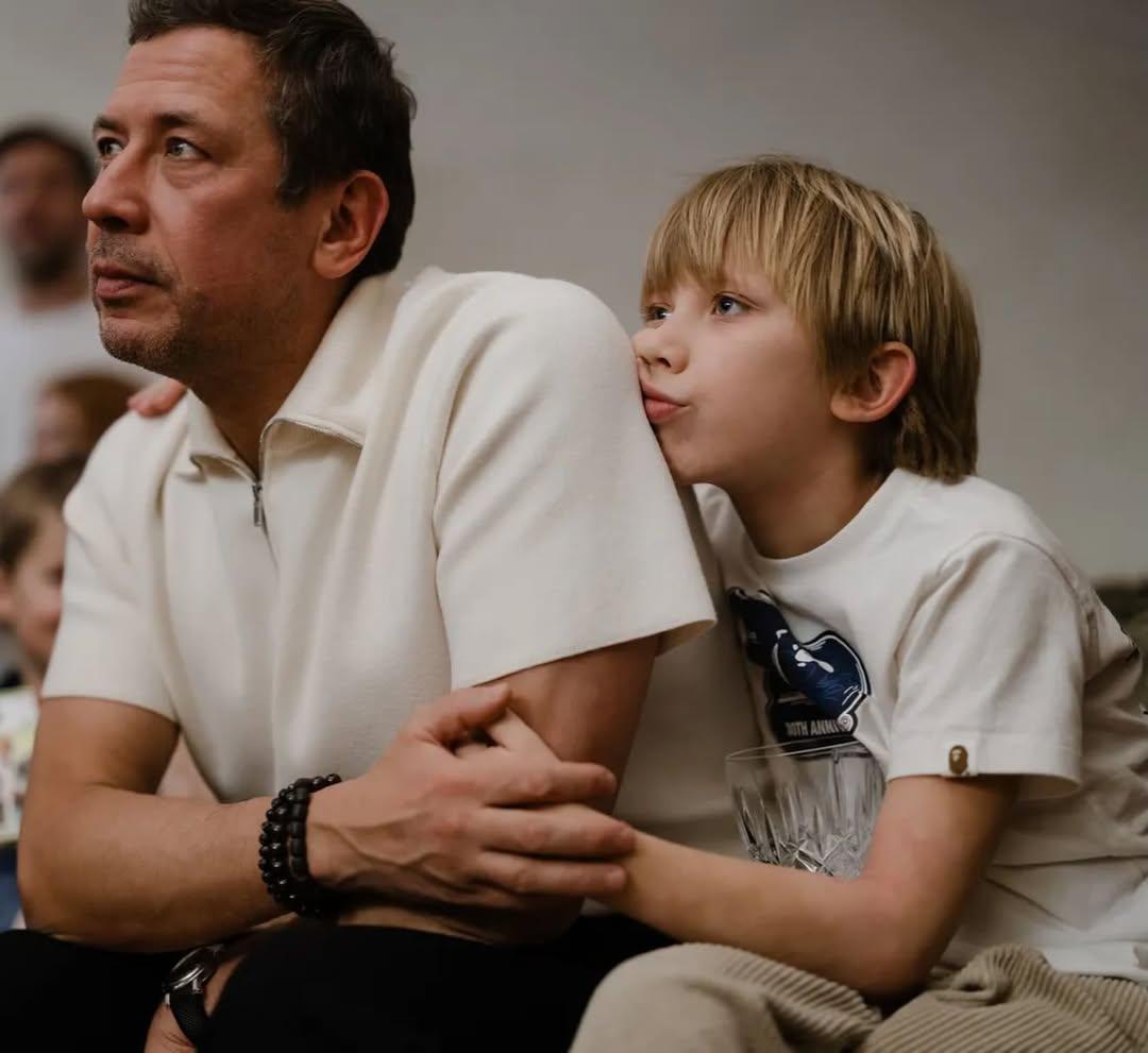 Жена уехала за границу, оставив детей мужу: Андрей Мерзликин раскрыл правду о разводе детей, Мерзликин, актер, чтобы, остались, развода, Макаром, России, Макар, психолог, Анной, часто, Мерзликина, отношения, супруги, сохранить, живет, другой, Серафима, Андрей