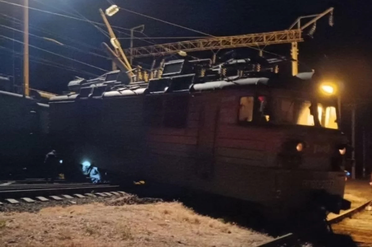 Из-за схода товарного поезда в Ростовской области задерживаются 10 поездов