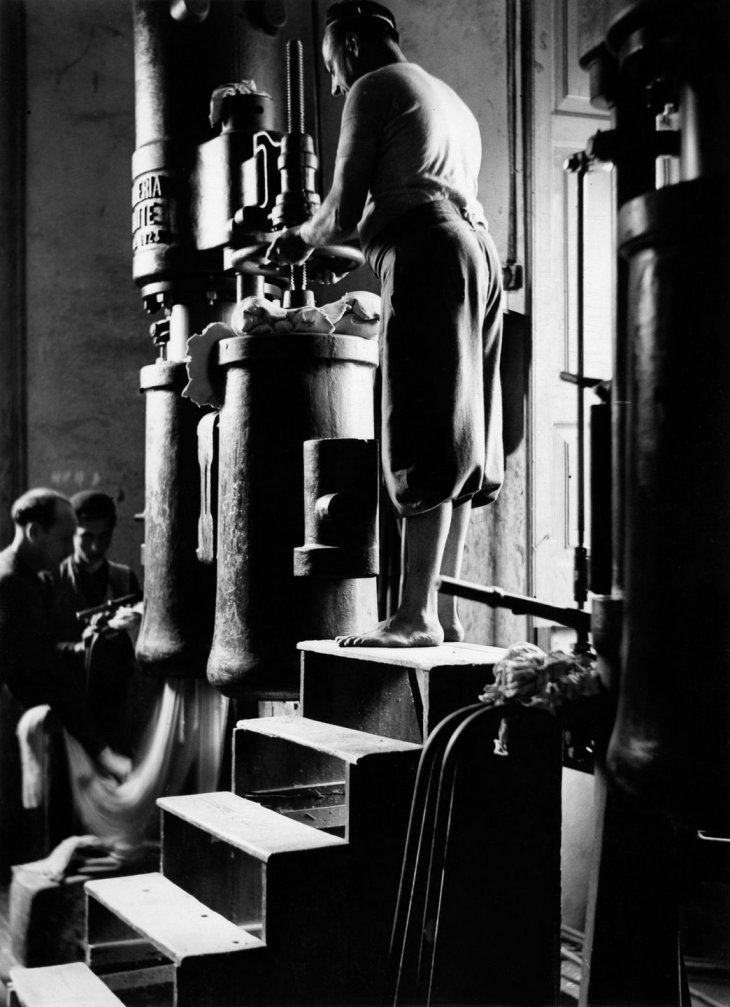 Редкие исторические фотографии: Как делали макароны в начале 20 века Редкие исторические фотографии: Как делали макароны в начале 20 века