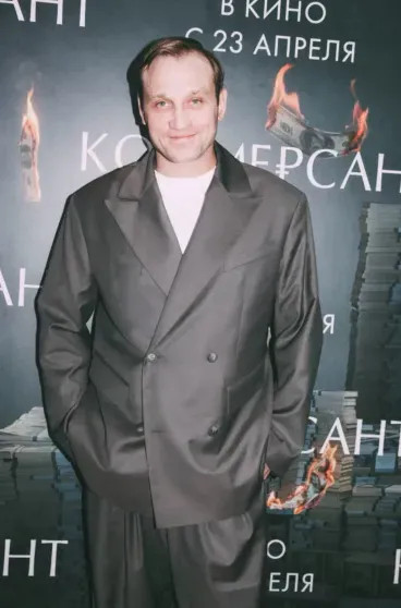 Аглая Тарасова, Александр Петров с женой, Сергей Бурунов и Елизавета Базыкина посетили премьеру фильма 