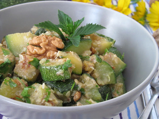 Салат из кабачков с грецкими орехами кулинария,салаты