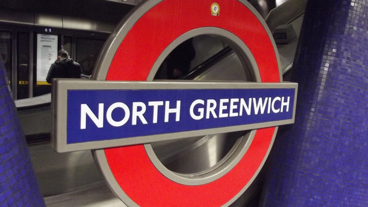 Закрытый 40. North Greenwich London метро. Northern line London Underground. Табличка о закрытии станции Лондон.