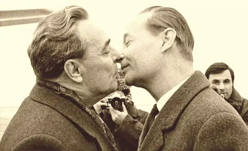 О Пражской весне и первом поцелуе Иуды О Пражской весне и первом поцелуе Иуды история