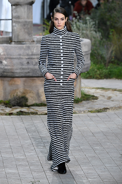 Неделя высокой моды в Париже: Кайя Гербер, Джиджи Хадид и Саша Лусс на показе Chanel Неделя высокой моды в Париже: Кайя Гербер, Джиджи Хадид и Саша Лусс на показе Chanel Новости моды