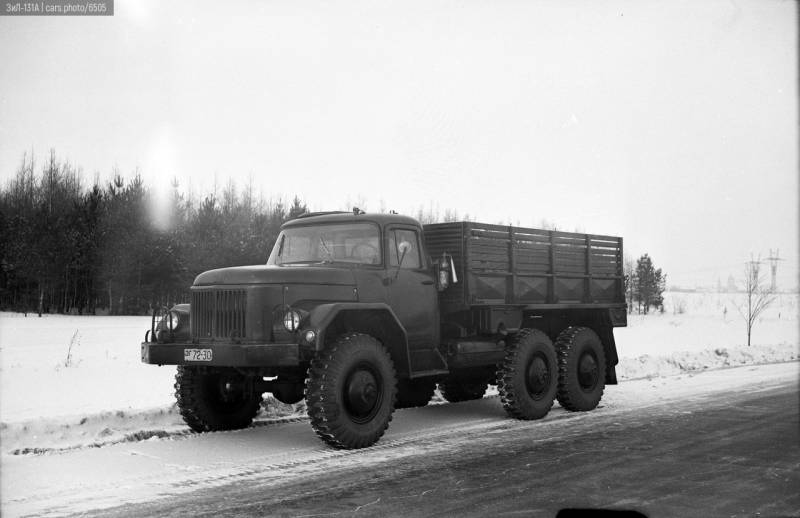 ЗИЛ-131: рабочая лошадка Советской Армии ЗИЛ131, машины, военные, ЗИС128, ЗИЛ157, стекла, кабина, который, тягача, артиллерийского, вариант, армии, отличался, грузовика, конце, мотор, грузовик, время, части, также