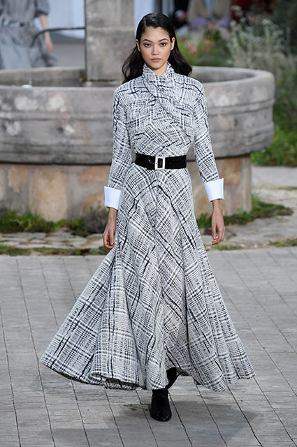 Неделя высокой моды в Париже: Кайя Гербер, Джиджи Хадид и Саша Лусс на показе Chanel Неделя высокой моды в Париже: Кайя Гербер, Джиджи Хадид и Саша Лусс на показе Chanel Новости моды